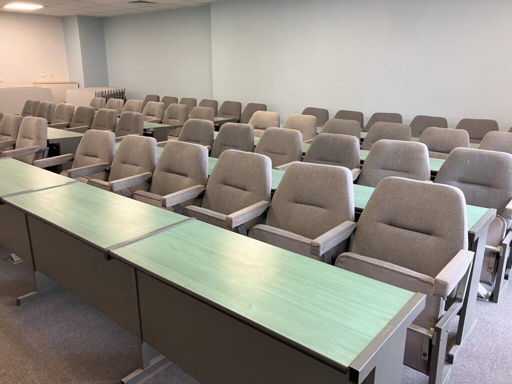 Theater style seat room